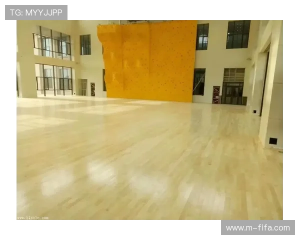 广州天河体育中心翻新木地板,符合国际比赛标准