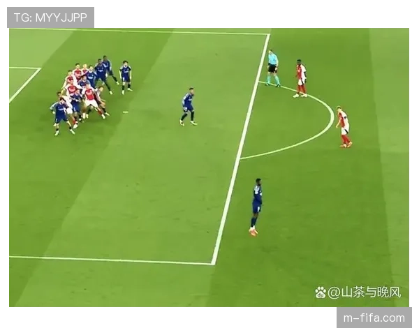 评论：VAR在判定角球进攻中是否越位时面临毫米级难题